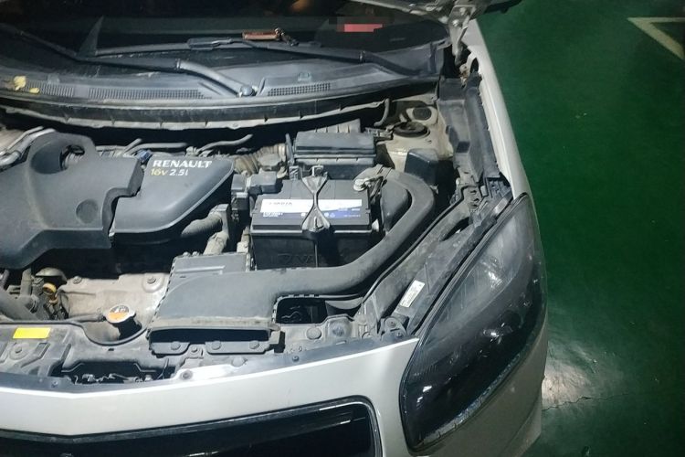 Used Renault Koleos 2013 2.5L 4x4 Comfort Edition Engine Bay Left
