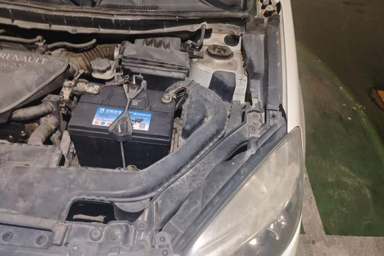 Used Renault Koleos 2013 2.5L Two-Wheel Drive Comfort Edition with Navigation Engine Bay Left
