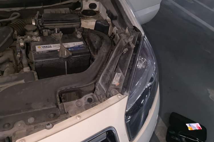 Used Renault Koleos 2013 2.5L Two-Wheel Drive Comfort Edition Engine Bay Left