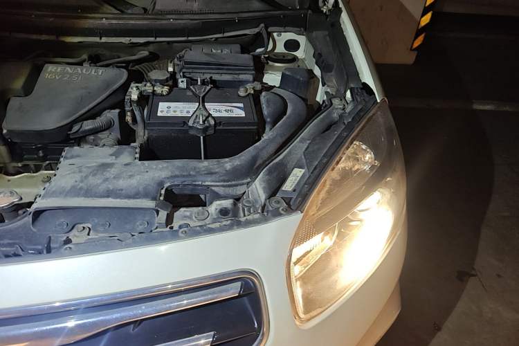 Used Renault Koleos 2013 2.5L Two-Wheel Drive Comfort Edition Engine Bay Left