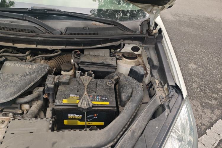 Used Renault Koleos 2013 2.5L Two-Wheel Drive Luxury Navigation Edition Engine Bay Left
