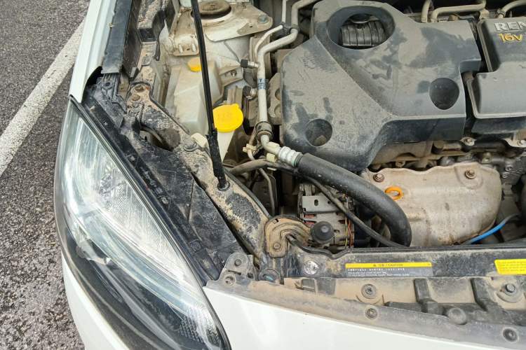 Used Renault Koleos 2013 2.5L 4x4 Comfort Edition Engine Bay Right