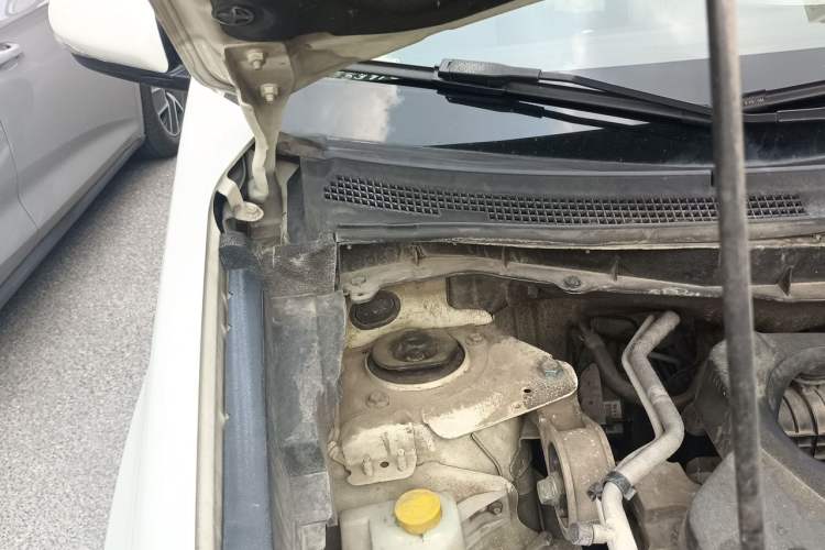 Used Renault Koleos 2013 2.5L Two-Wheel-Drive Urban Edition Engine Bay Right