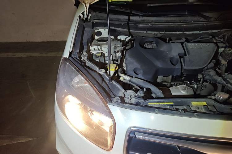 Used Renault Koleos 2013 2.5L Two-Wheel Drive Comfort Edition Engine Bay Right