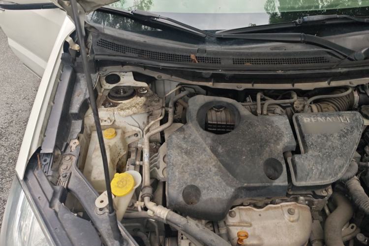 Used Renault Koleos 2013 2.5L Two-Wheel Drive Luxury Navigation Edition Engine Bay Right