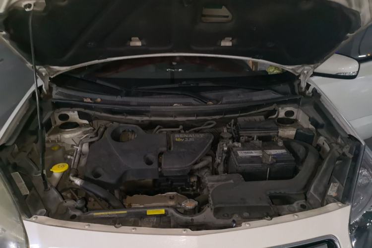 Used Renault Koleos 2013 2.5L Two-Wheel Drive Comfort Edition Engine Bay