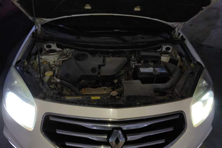 Used Renault Koleos 2013 2.5L 4x4 Comfort Edition Engine Bay