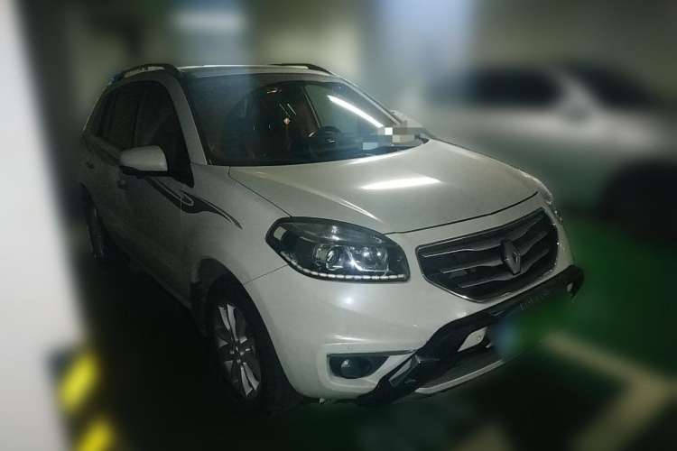 Used Renault Koleos 2013 2.5L 4x4 Comfort Edition Front Right 45 Deg