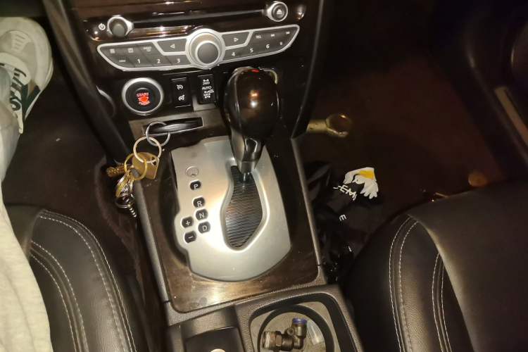 Used Renault Koleos 2013 2.5L 4x4 Comfort Edition Gear Lever