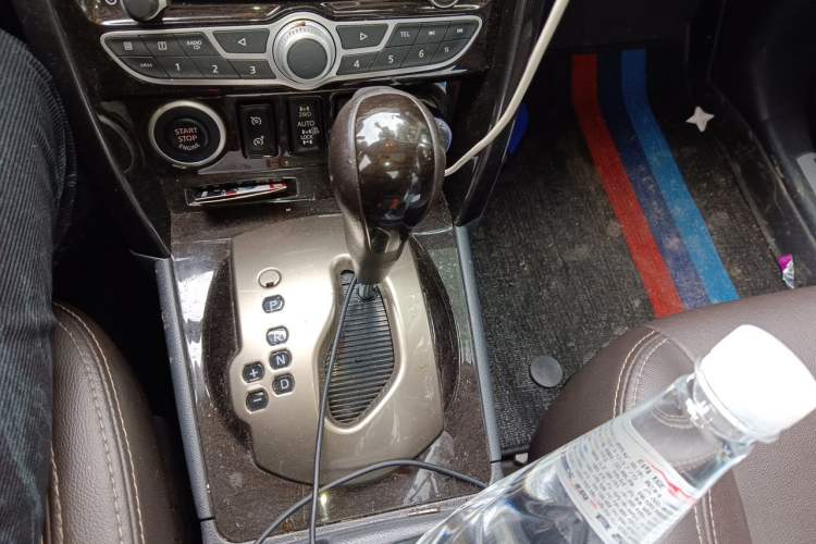 Used Renault Koleos 2013 2.5L 4x4 Comfort Edition Gear Lever