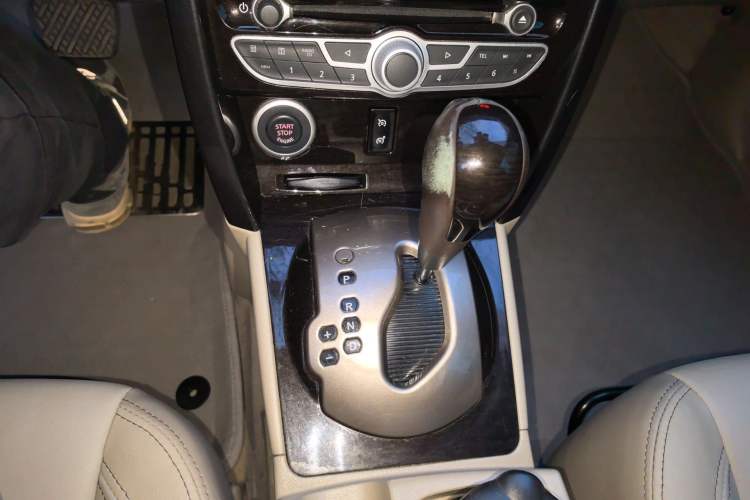 Used Renault Koleos 2013 2.5L Two-Wheel Drive Comfort Edition Gear Lever