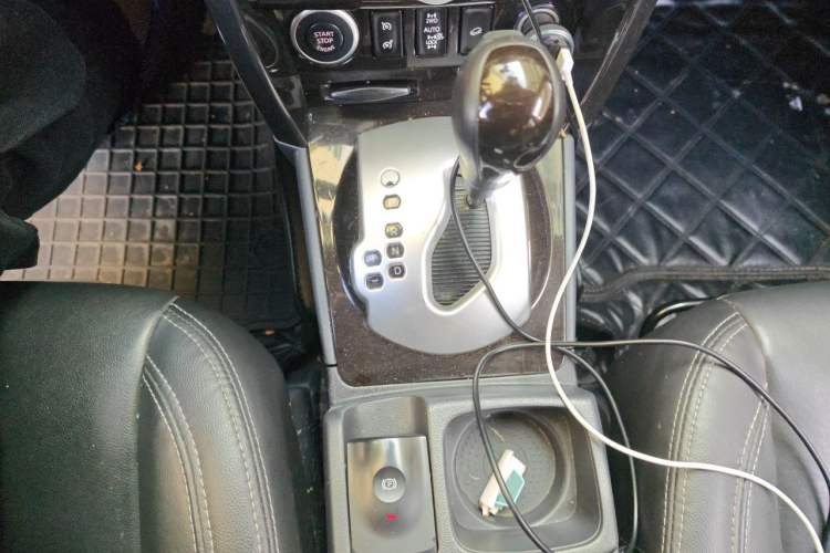 Used Renault Koleos 2013 2.5L 4x4 Comfort Edition Gear Lever