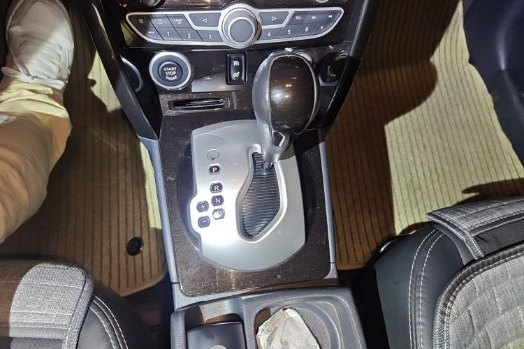 Used Renault Koleos 2013 2.5L Two-Wheel Drive Comfort Edition Gear Lever