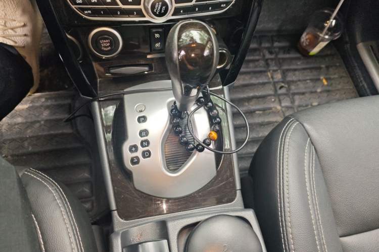 Used Renault Koleos 2013 2.5L Two-Wheel Drive Luxury Navigation Edition Gear Lever