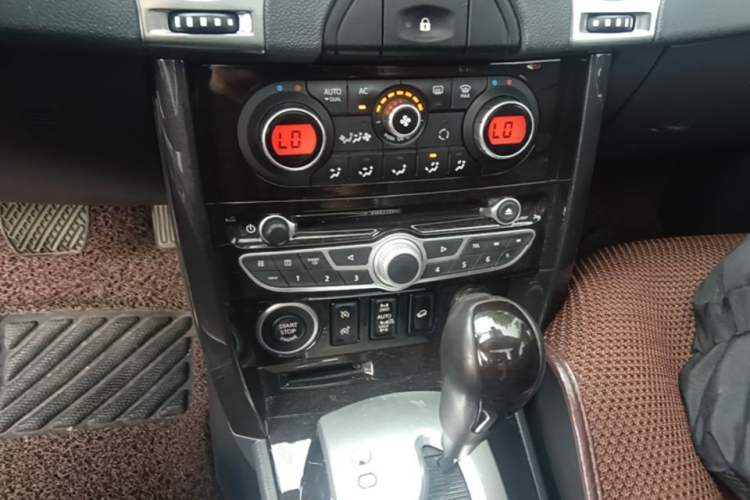 Used Renault Koleos 2013 2.5L 4x4 Comfort Edition Gear Lever