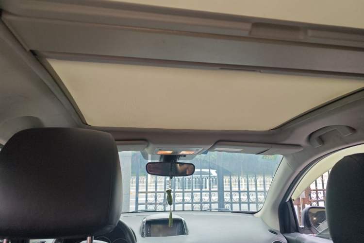 Used Renault Koleos 2013 2.5L Two-Wheel Drive Luxury Navigation Edition Headliner