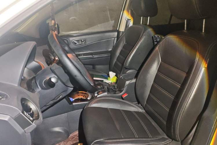 Used Renault Koleos 2013 2.5L Two-Wheel Drive Comfort Edition with Navigation Left Front Seat