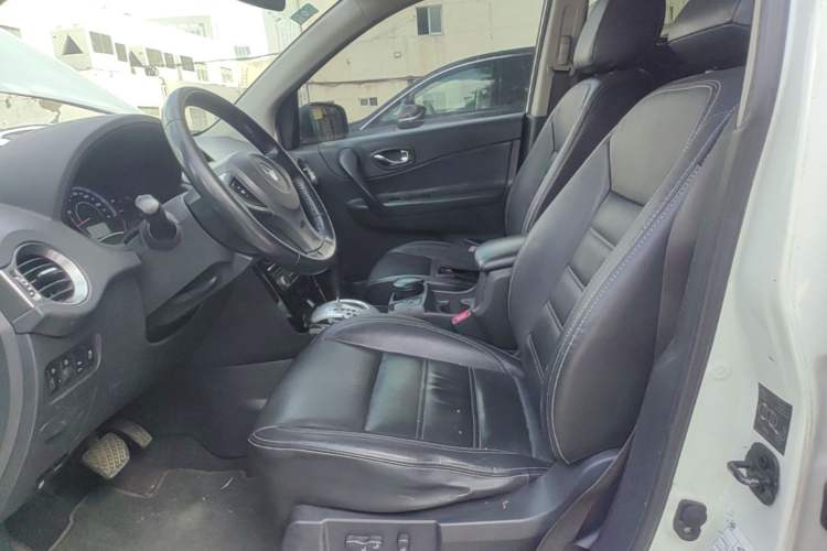 Used Renault Koleos 2013 2.5L Two-Wheel Drive Comfort Edition with Navigation Left Front Seat