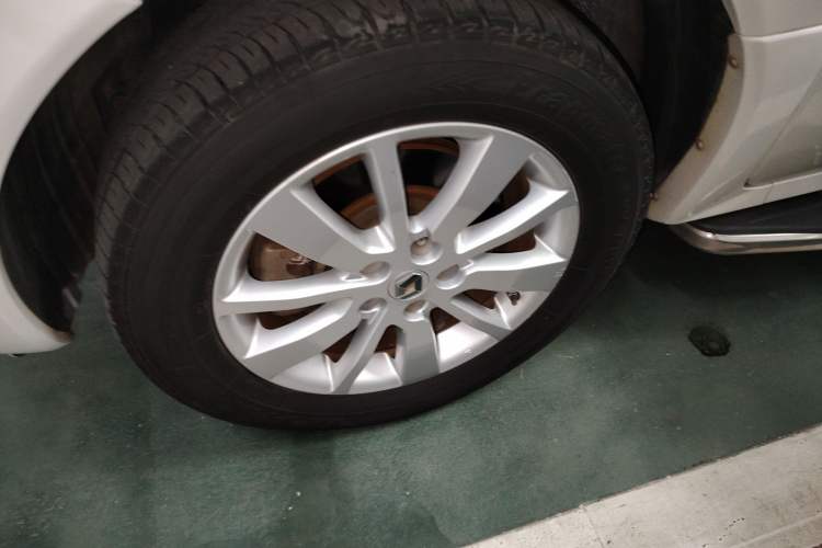 Used Renault Koleos 2013 2.5L Two-Wheel Drive Comfort Edition Left Front Wheel Hub