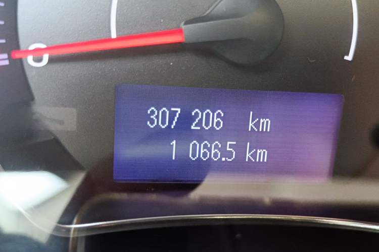 Used Renault Koleos 2013 2.5L Two-Wheel-Drive Urban Edition Odometer Close Up