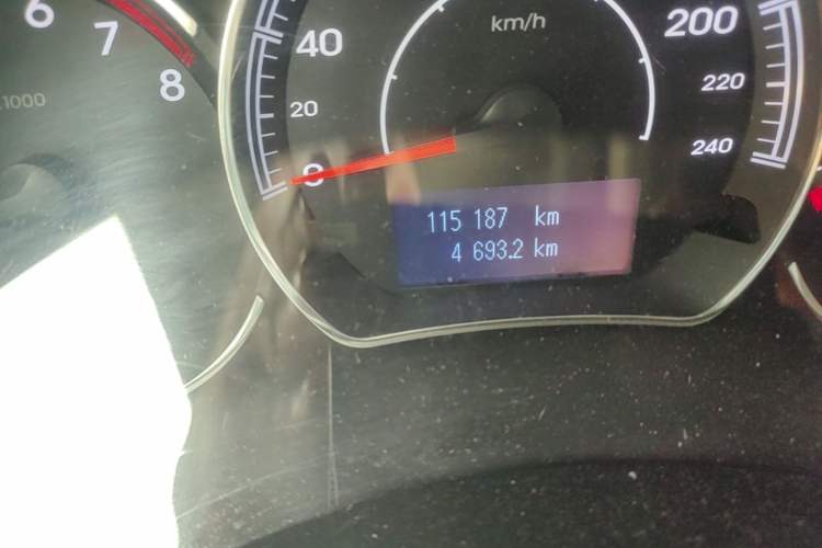 Used Renault Koleos 2013 2.5L Two-Wheel Drive Comfort Edition with Navigation Odometer Close Up