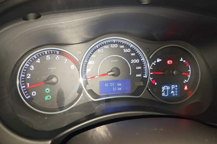 Used Renault Koleos 2013 2.5L Two-Wheel Drive Comfort Edition with Navigation Odometer Close Up