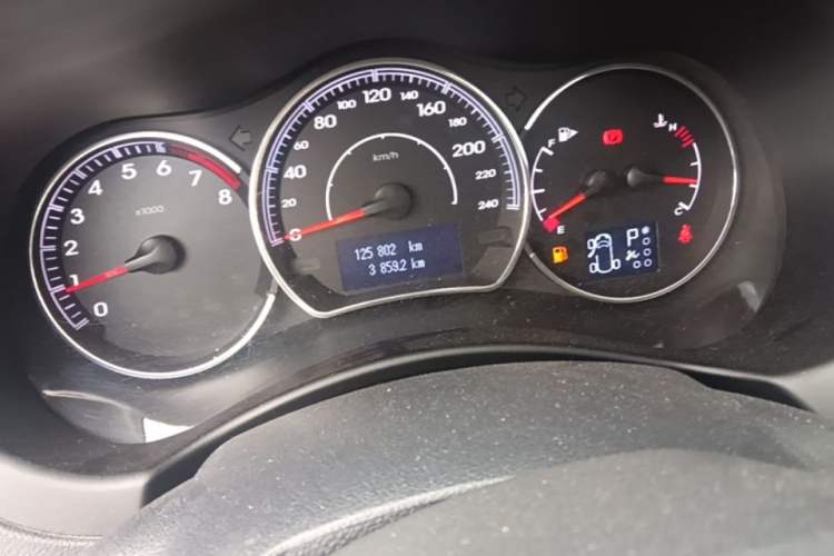 Used Renault Koleos 2013 2.5L 4x4 Comfort Edition Odometer Close Up