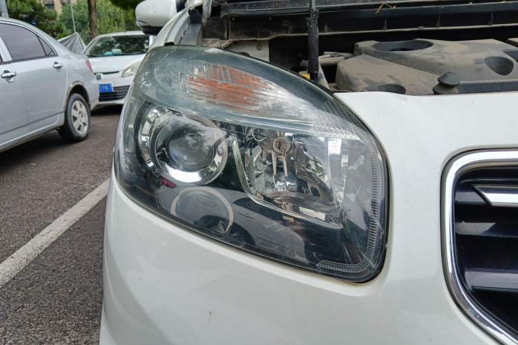 Used Renault Koleos 2013 2.5L 4x4 Comfort Edition Right Front Headlight