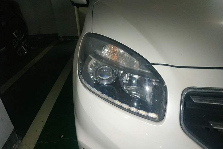 Used Renault Koleos 2013 2.5L 4x4 Comfort Edition Right Front Headlight