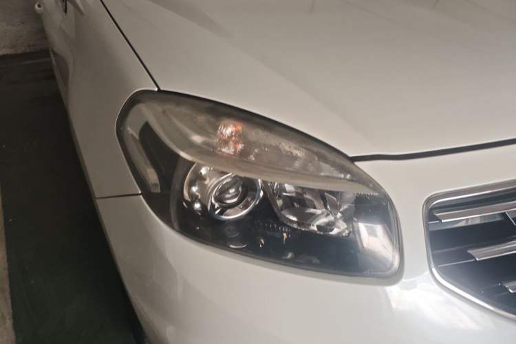 Used Renault Koleos 2013 2.5L Two-Wheel Drive Comfort Edition with Navigation Right Front Headlight
