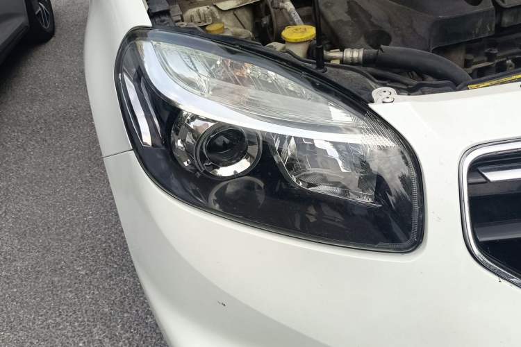 Used Renault Koleos 2013 2.5L Two-Wheel-Drive Urban Edition Right Front Headlight