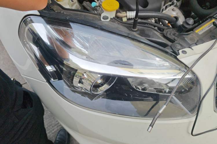 Used Renault Koleos 2013 2.5L 4x4 Comfort Edition Right Front Headlight