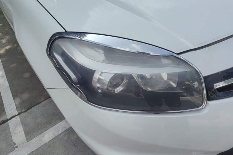 Used Renault Koleos 2013 2.5L Two-Wheel Drive Comfort Edition with Navigation Right Front Headlight