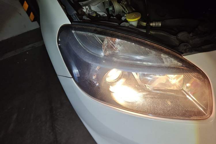 Used Renault Koleos 2013 2.5L Two-Wheel Drive Comfort Edition Right Front Headlight