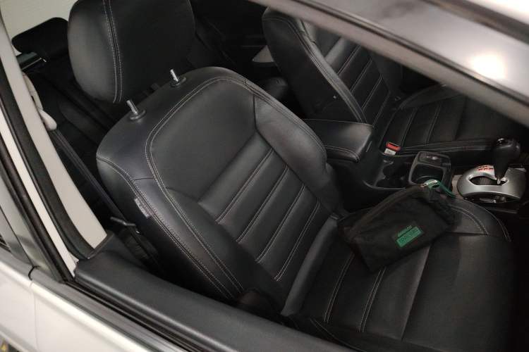 Used Renault Koleos 2013 2.5L Two-Wheel Drive Comfort Edition Right Front Seat