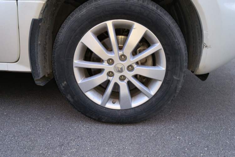 Used Renault Koleos 2013 2.5L Two-Wheel Drive Comfort Edition Right Front Wheel Hub