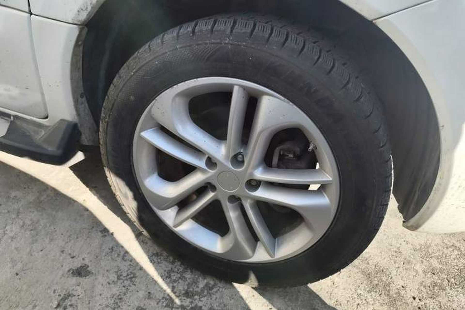 Used Renault Koleos 2013 2.5L Four-Wheel Drive Luxury Edition Right Front Wheel Hub