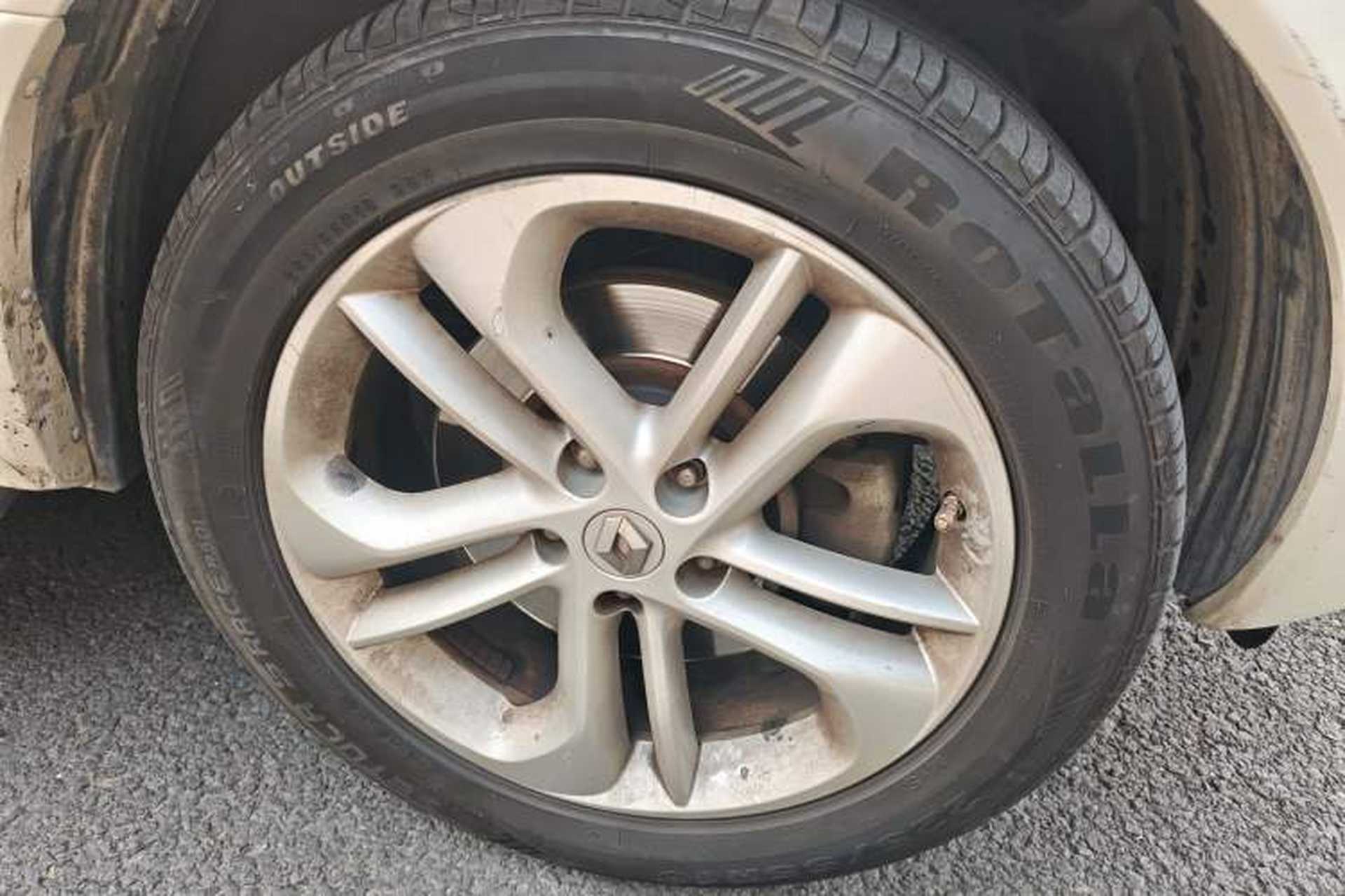 Used Renault Koleos 2013 2.5L Two-Wheel Drive Luxury Navigation Edition Right Front Wheel Hub