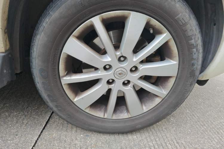 Used Renault Koleos 2013 2.5L 4x4 Comfort Edition Right Front Wheel Hub