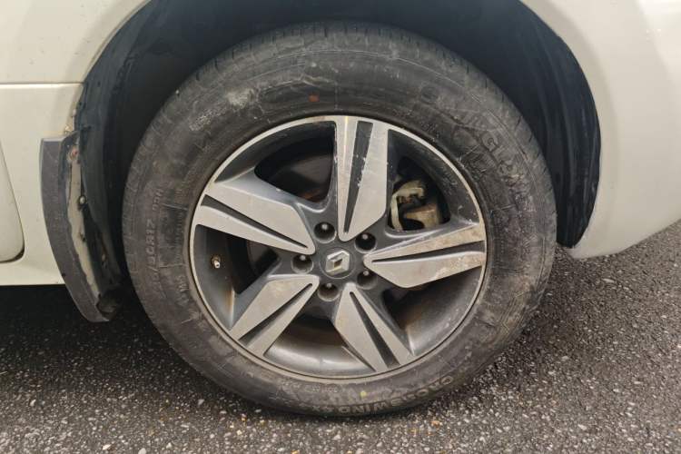 Used Renault Koleos 2013 2.5L Two-Wheel Drive Luxury Navigation Edition Right Front Wheel Hub