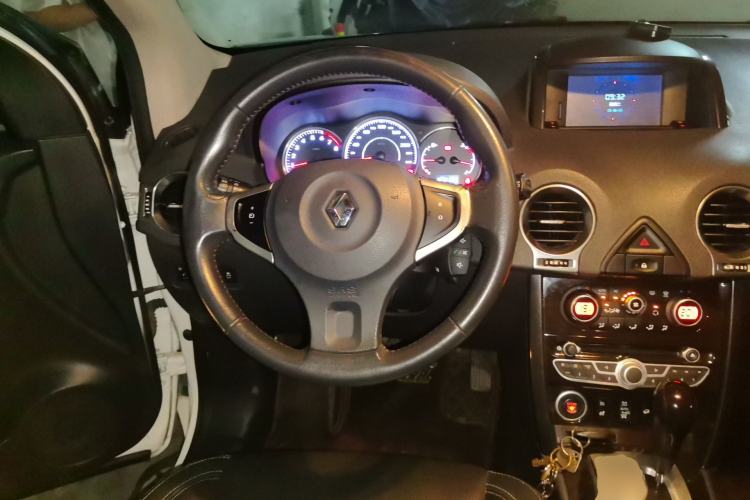 Used Renault Koleos 2013 2.5L 4x4 Comfort Edition Steering Wheel