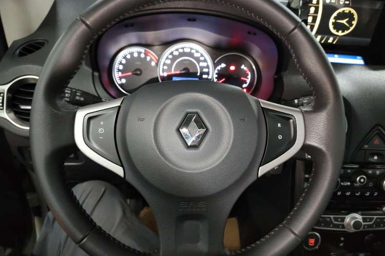 Used Renault Koleos 2013 2.5L Two-Wheel Drive Comfort Edition Steering Wheel
