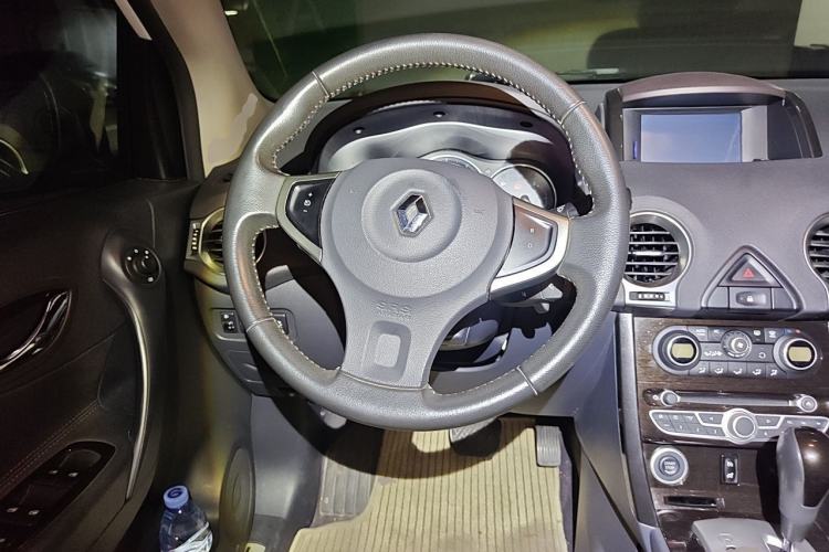 Used Renault Koleos 2013 2.5L Two-Wheel Drive Comfort Edition Steering Wheel