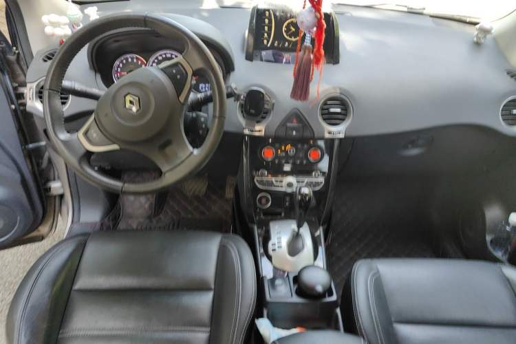 Used Renault Koleos 2013 2.5L Two-Wheel Drive Comfort Edition with Navigation Center Console