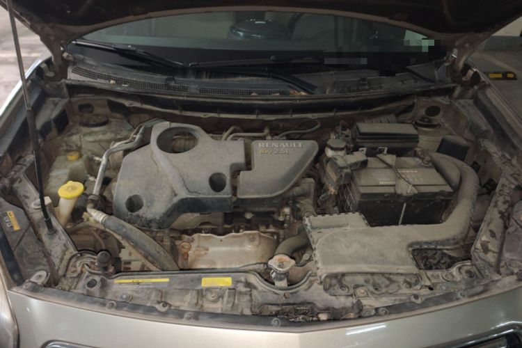 Used Renault Koleos 2013 2.5L Two-Wheel-Drive Luxury Edition Engine Bay