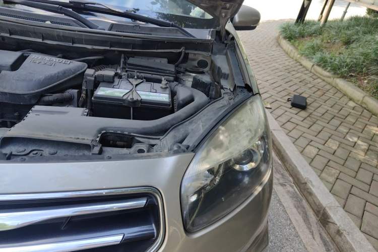 Used Renault Koleos 2013 2.5L Two-Wheel Drive Comfort Edition with Navigation Engine Bay Left