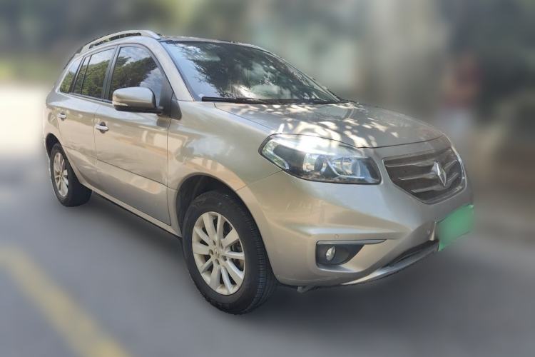 Used Renault Koleos 2013 2.5L Two-Wheel Drive Comfort Edition with Navigation Front Right 45 Deg
