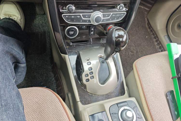 Used Renault Koleos 2013 2.5L Two-Wheel-Drive Luxury Edition Gear Lever