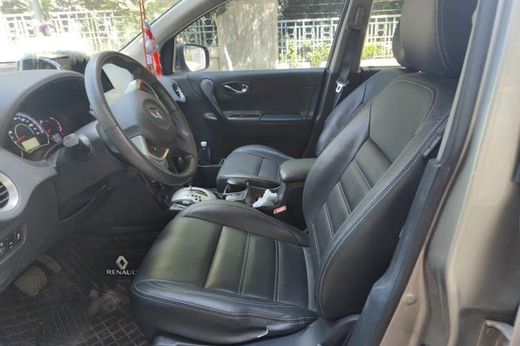 Used Renault Koleos 2013 2.5L Two-Wheel Drive Comfort Edition with Navigation Left Front Seat