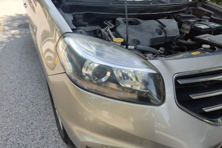 Used Renault Koleos 2013 2.5L Two-Wheel Drive Comfort Edition with Navigation Right Front Headlight